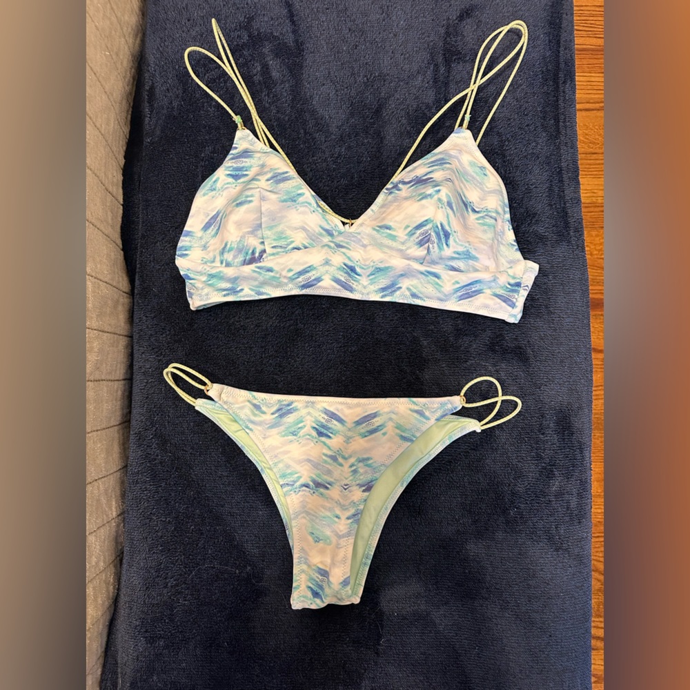 Victoria’s Secret suit top large bottom small